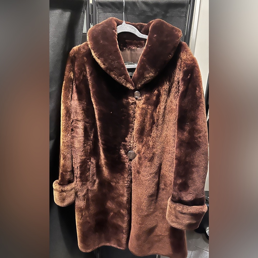 Elegant Chocolate Vintage Beaver Fur Coat